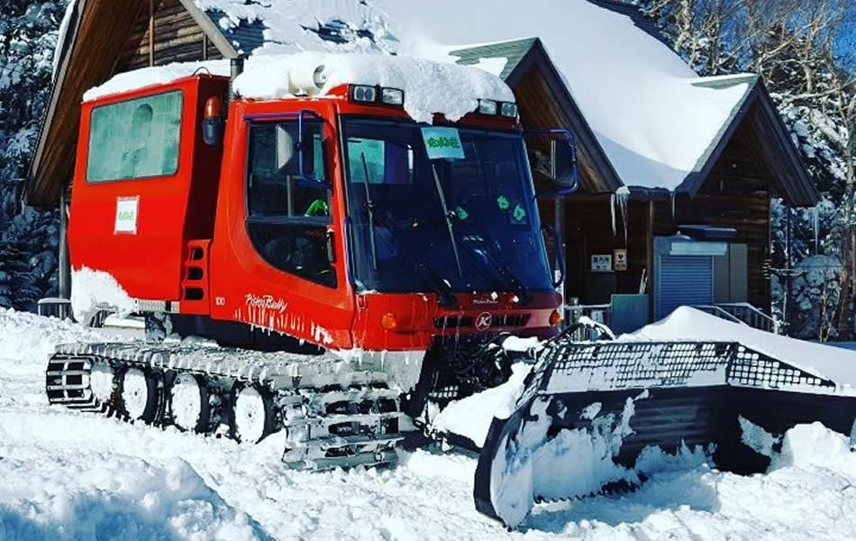 雪上車でいく